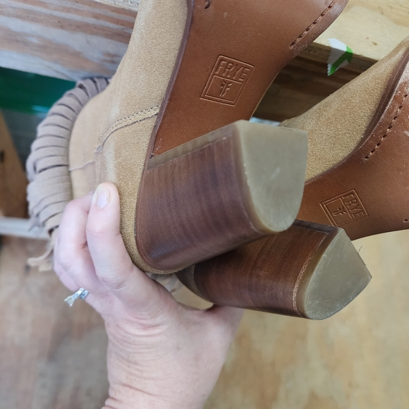 FRYE Womens Size 7.5 Pre-owned Tan Suede Fringe Heeled Ankle Boots Bootie. X - Picture 16 of 16
